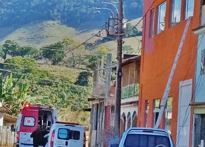 Pintor Sobrevive A Descarga El Trica E Queda De Metros Em Mira